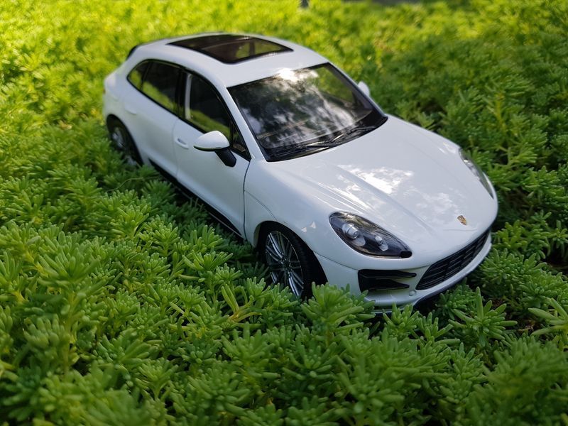 Машина металева 24047W "WELLY" 1:24 PORSCHE MACAN TURBO 24047W фото