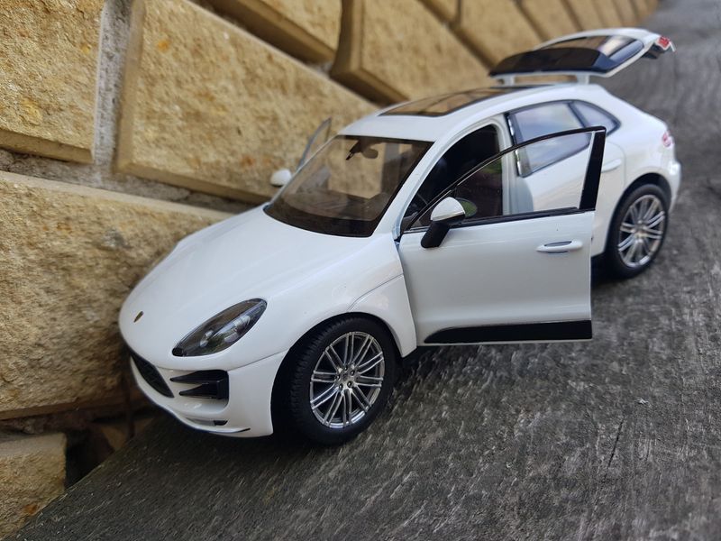 Машина металева 24047W "WELLY" 1:24 PORSCHE MACAN TURBO 24047W фото